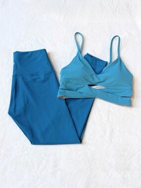 Lululemon V-Neck Bra + Wunder Train 25” Leggings Set – Marlin/Capri – Size 6